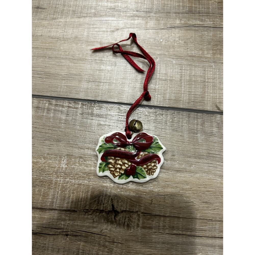 LONGABERGER Basket Pinecones Merry Christmas Tie-On ornament 2005 - Picture 1 of 2